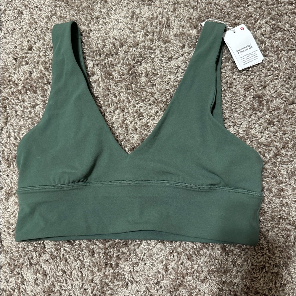 NWT lululemon V neck bra size 8